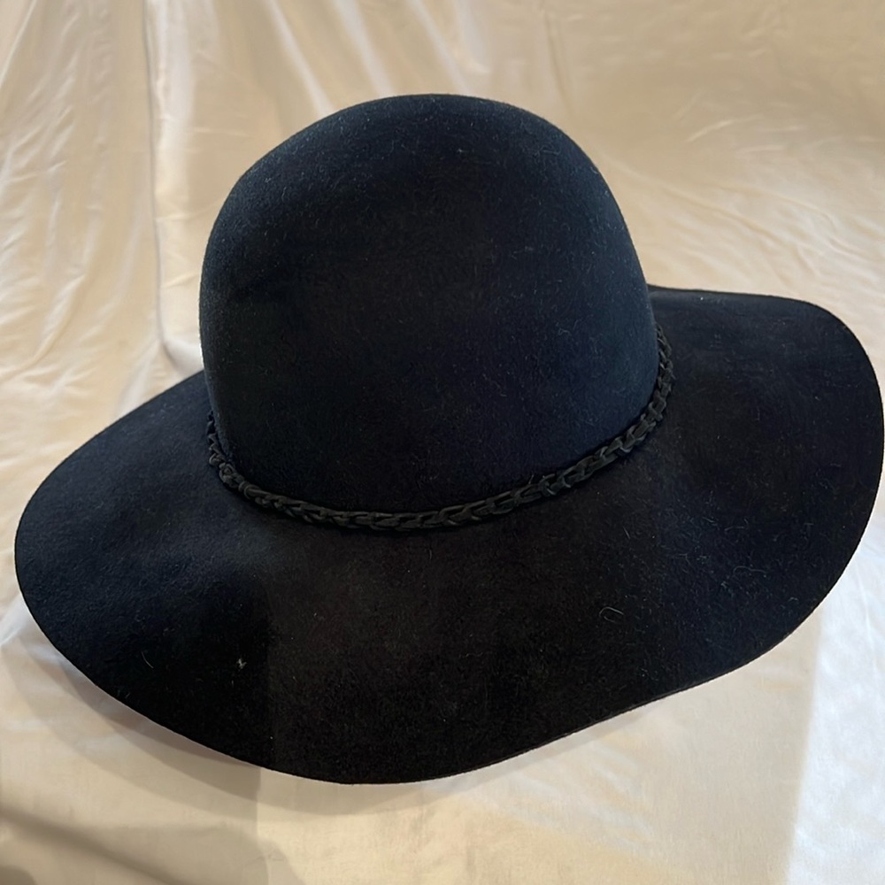 Women’s black wool hat. Floppy wide brim. Fully adjustable on size